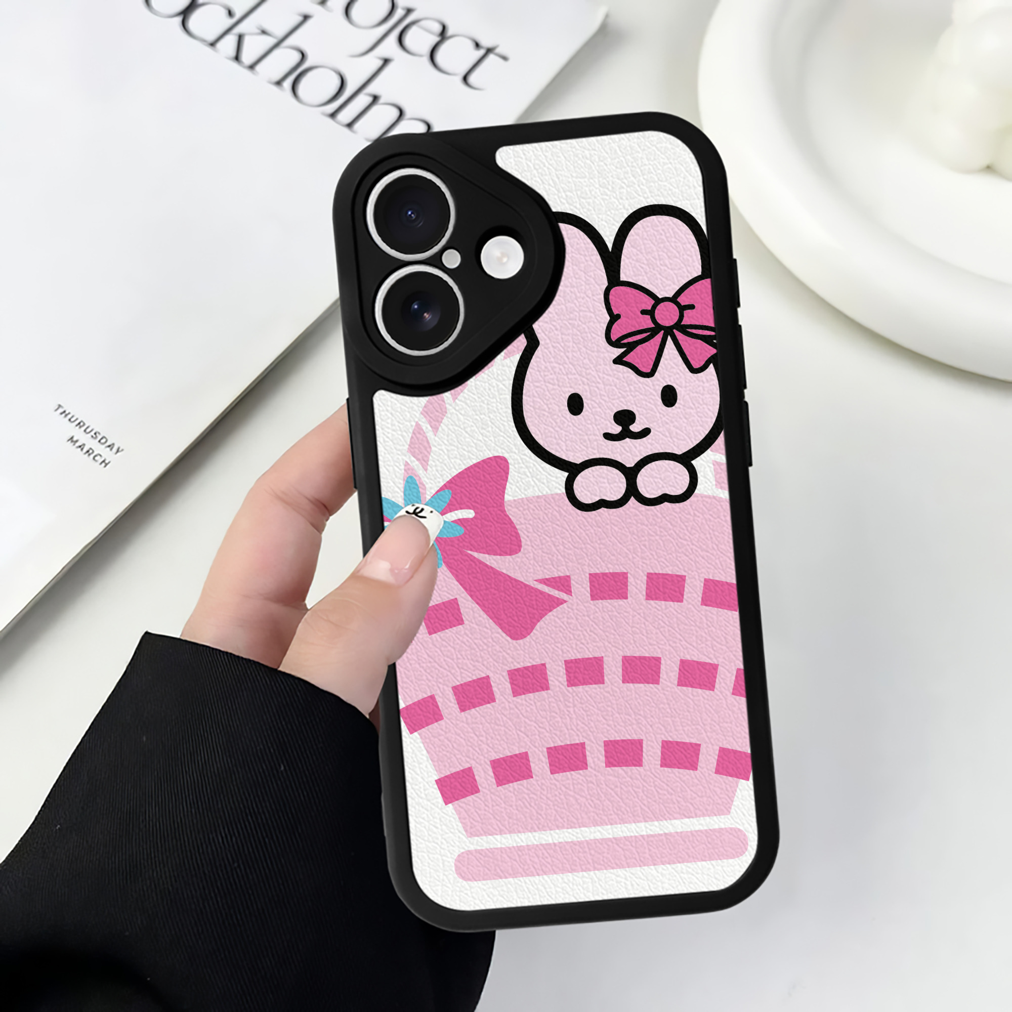 （画像用） Hello Kitty ハローキティ 【iPhone 16シリーズ対応】シリコンスマホケース（レザー調） 材質：シリコン
